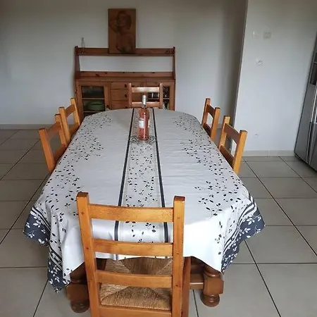 Agreable Maison Entre Riviere Et Centre Du Village Avec Piscine Сasa de vacaciones