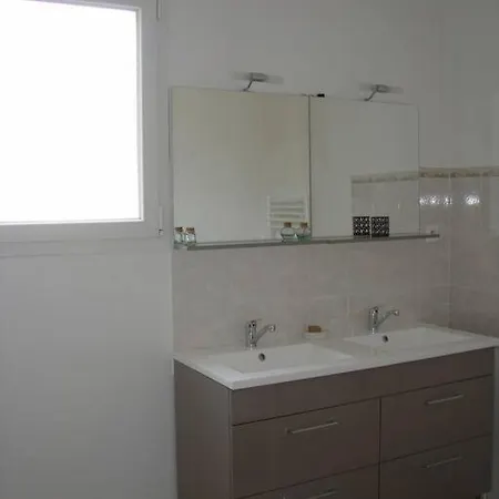Agreable Maison Entre Riviere Et Centre Du Village Avec Piscine Сasa de vacaciones Ruoms